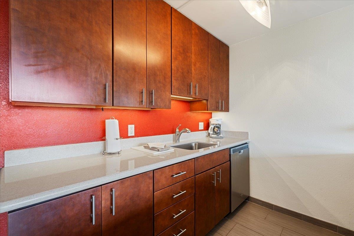 2191 South Kihei Road, Unit 2303 Kihei, HI 96753 - Photo 22 of 43 a bathroom with a sink and a mirror