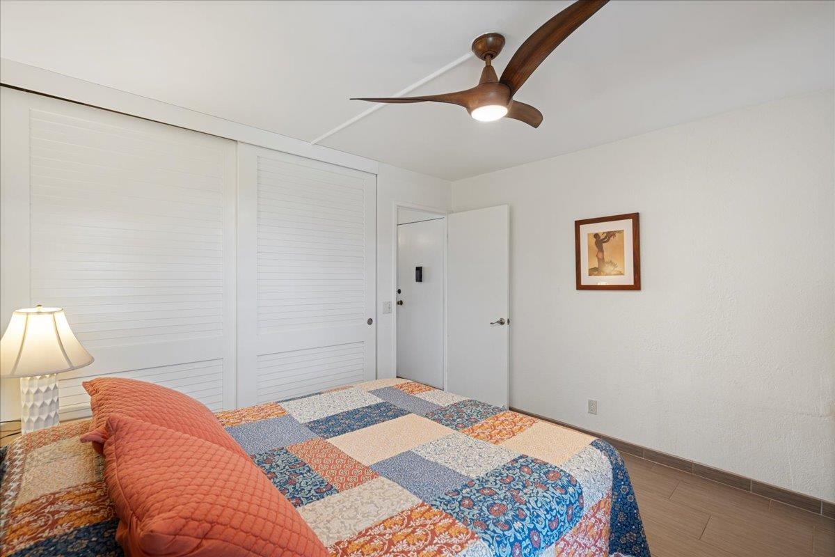 2191 South Kihei Road, Unit 2303 Kihei, HI 96753 - Photo 39 of 43 a bedroom with a bed and a lamp