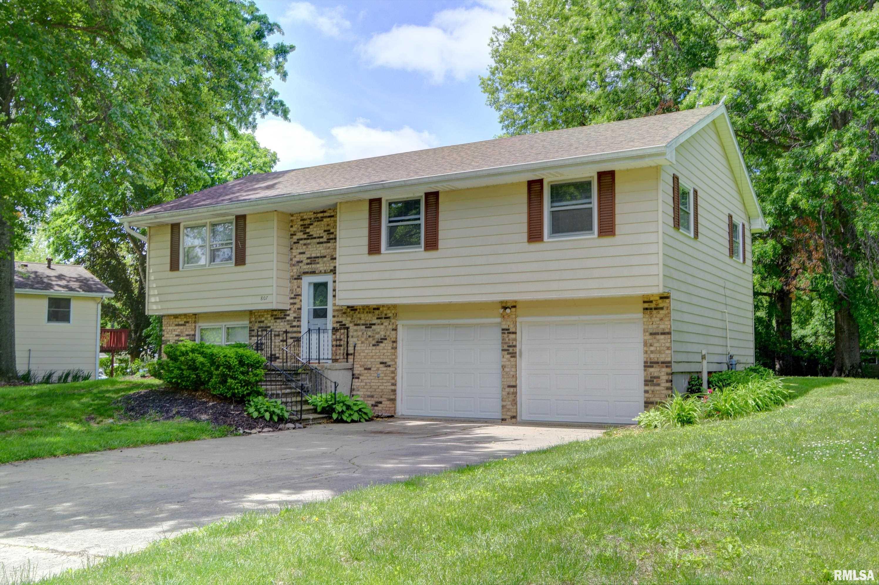 807 Meadow Drive Macomb, IL 61455 - Photo 1 of 24