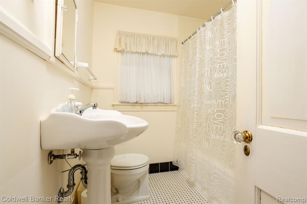 868 Whittier Road Grosse Pointe Park, MI 48230 - Photo 39 of 48