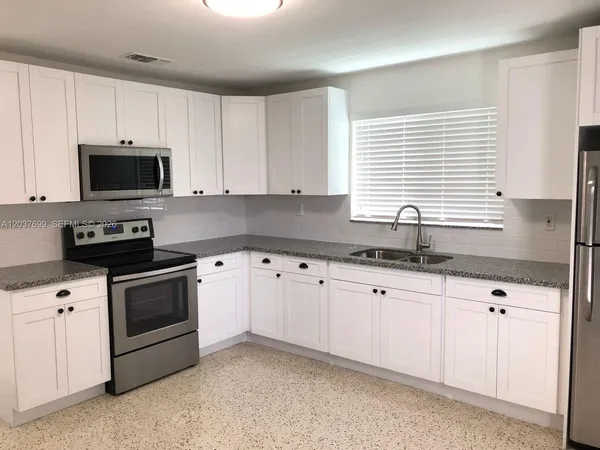 $3,100 | 12020 Northeast 12th Court, Unit 12020, Miami, FL 33161