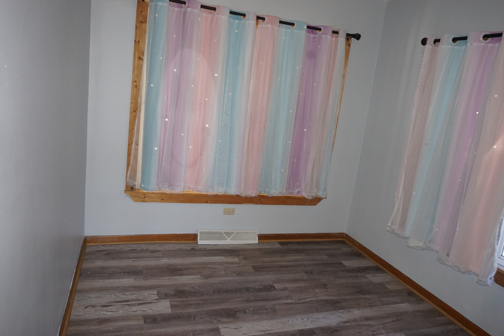 14542 Turner Avenue Midlothian, IL 60445 - Photo 12 of 20 a bathroom with a sink and a mirror