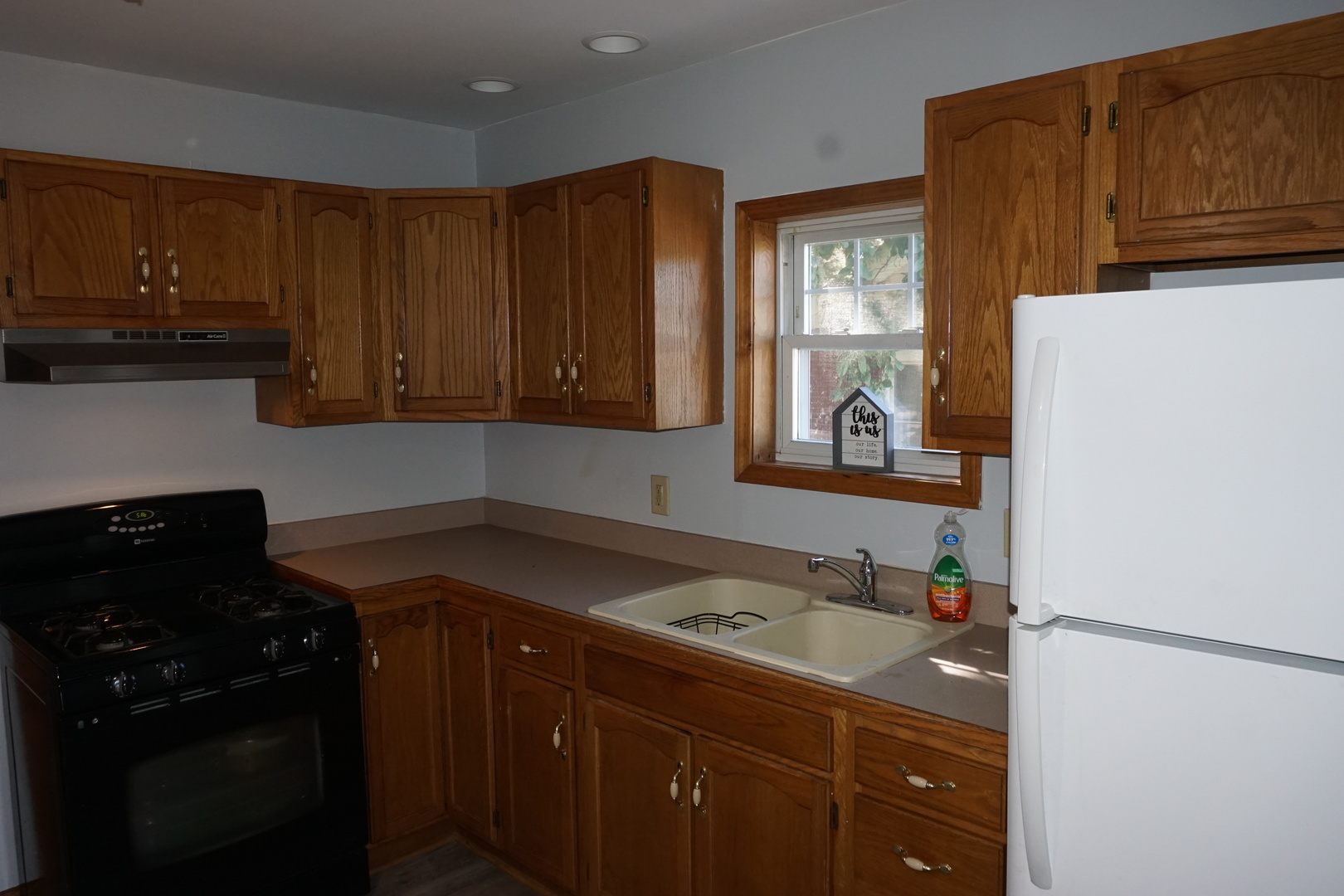 14542 Turner Avenue Midlothian, IL 60445 - Photo 9 of 20 a kitchen with a refrigerator and a stove top oven