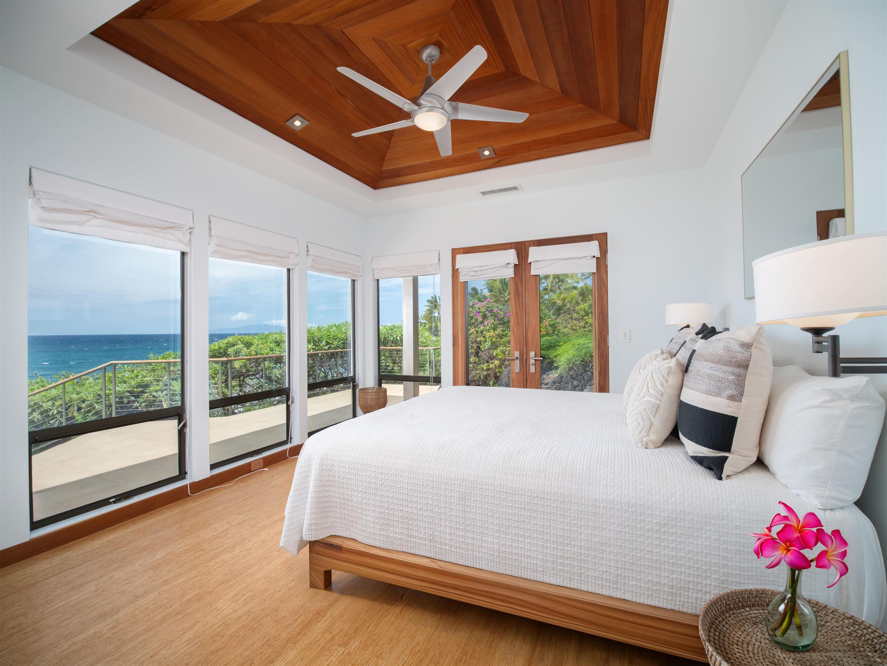 4640-4650 Makena Road Kihei, HI 96753 - Photo 21 of 48 a bed sitting in a bedroom next to a window