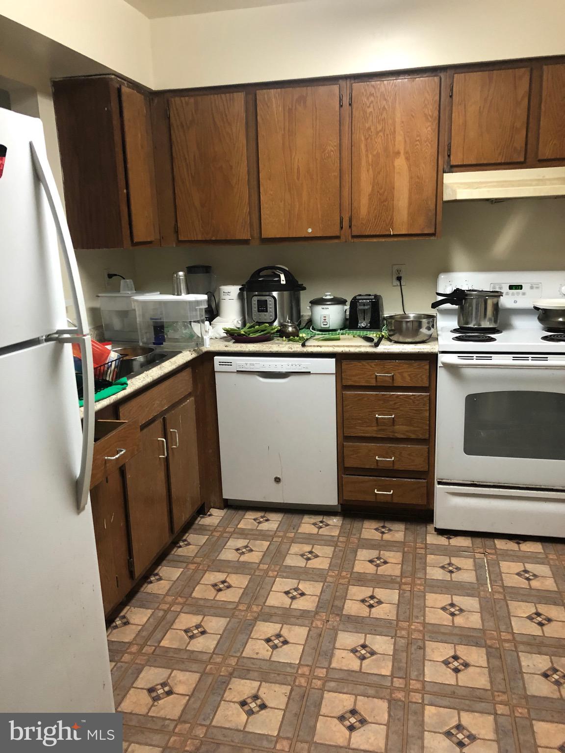 4813 Berwyn House Road, Unit B4813 College Park, MD 20740 - Photo 3 of 11 Kitchen with new countertop