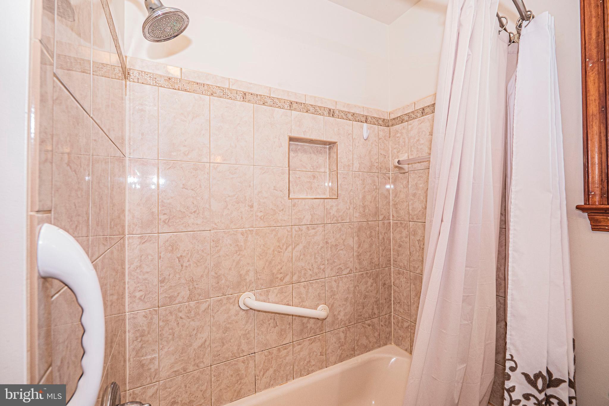 17710 Woodwards Store Road Gaithersburg, MD 20877 - Photo 21 of 31 Updated tile