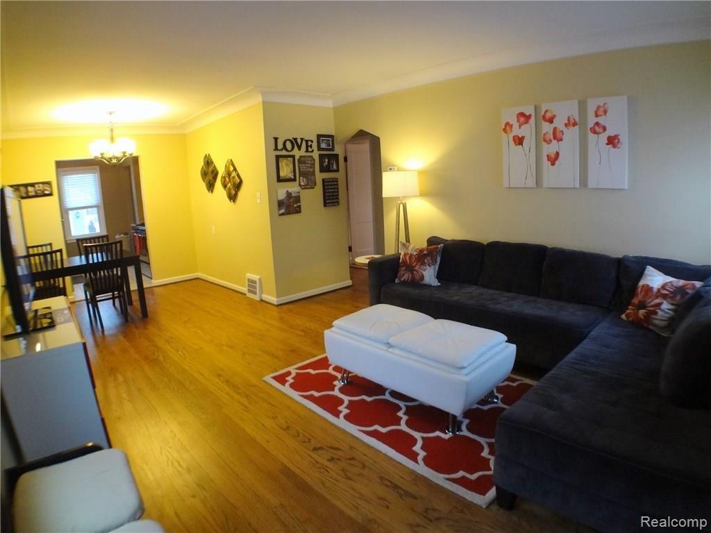 929 Cambridge Road Berkley, MI 48072 - Photo 6 of 18