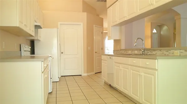 $2,350 | 9724 Mary Robin Drive, Riverview, FL 33569