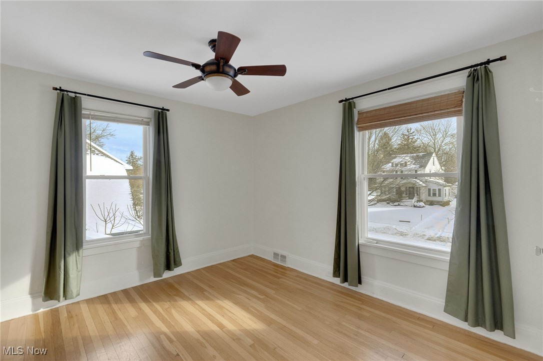 2542 Queenston Road Cleveland, OH 44118 - Photo 20 of 36 2nd floor - Bedroom #1