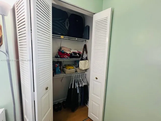 a view of utility room