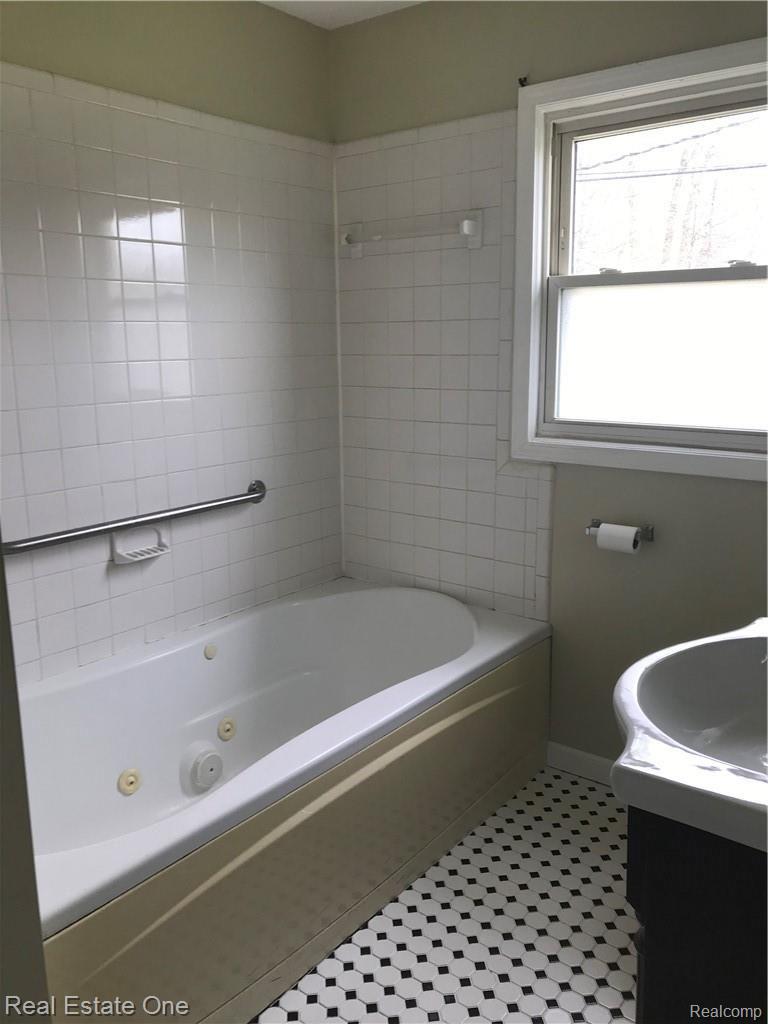 26101 Karr Road Belleville, MI 48111 - Photo 9 of 21 18D4ED8A-2130-4310-9DB1-D9172858402D.jpeg