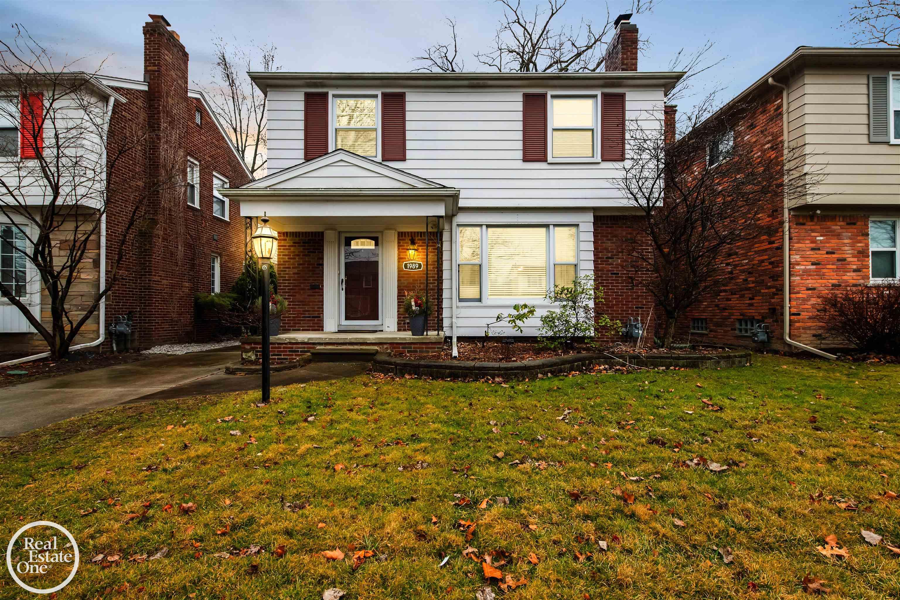 1989 Littlestone Road Grosse Pointe, MI 48236 - Photo 2 of 29 50135369-81baf18a-0fa5-4b49-a311-4b2f0a0fb98f.JPG