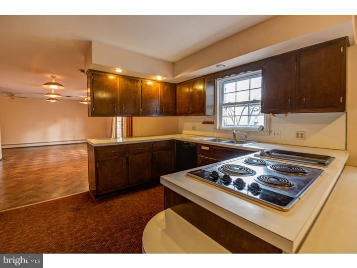 476 Susquehanna Road Huntingdon Valley, PA 19006 - Photo 18 of 25 Kitchen