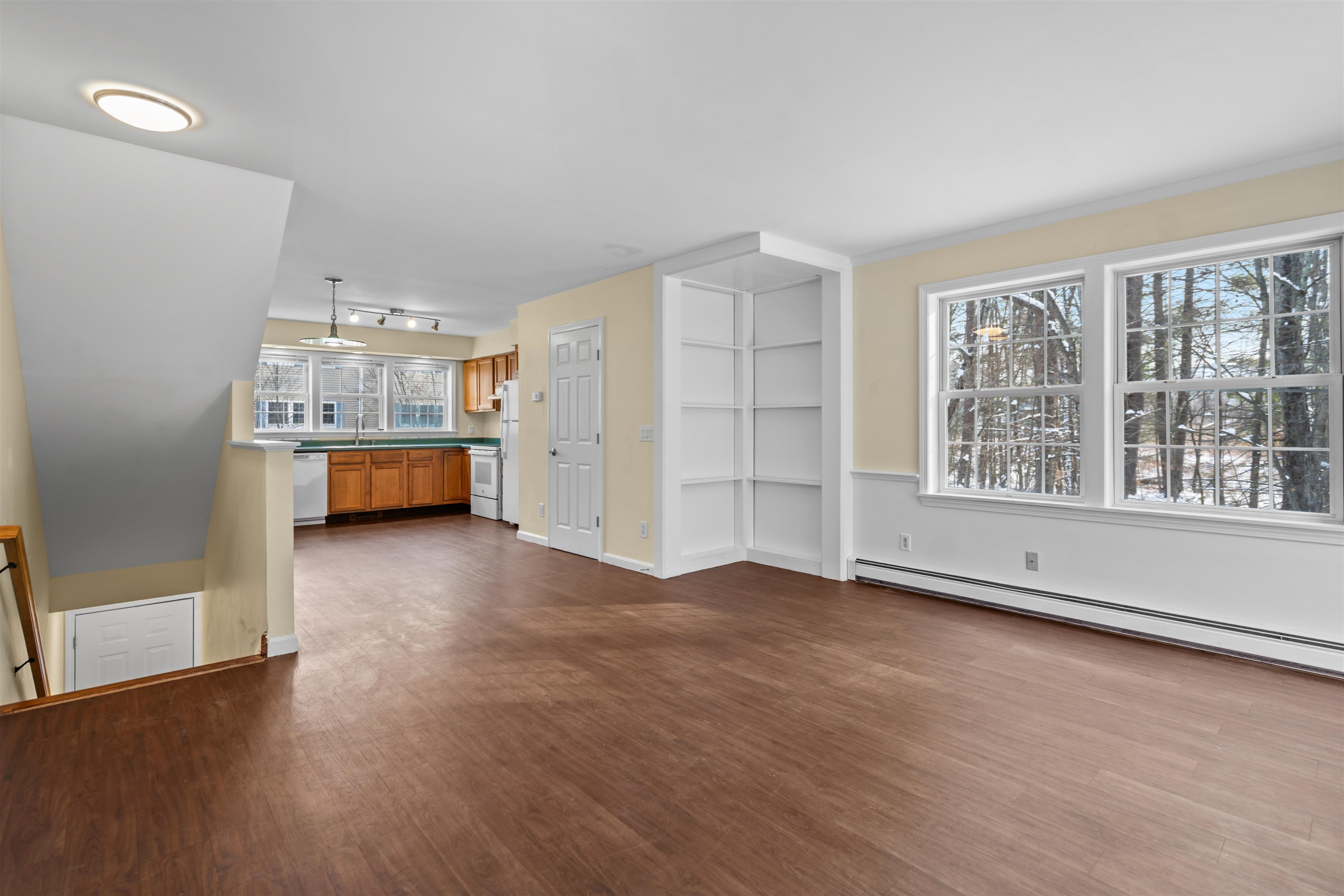 1029 South Mammoth Road, Unit 7 Manchester, NH 03109 - Photo 3 of 38