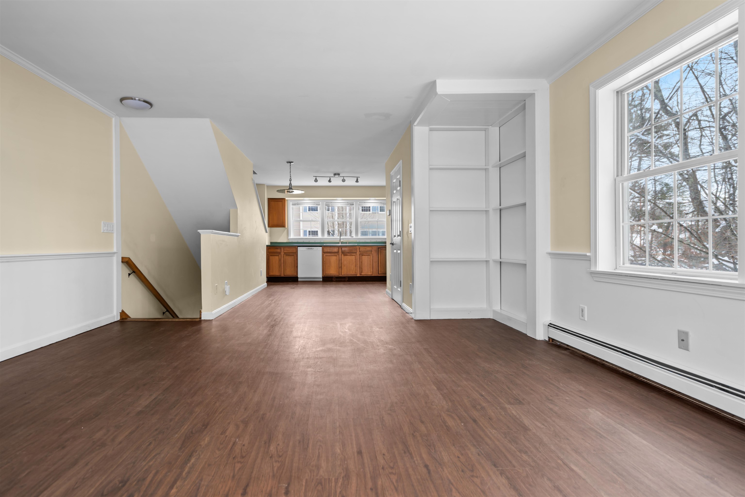 1029 South Mammoth Road, Unit 7 Manchester, NH 03109 - Photo 4 of 38