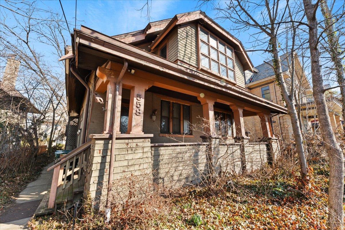 558 Howell Avenue Cincinnati, OH 45220 - Photo 1 of 37