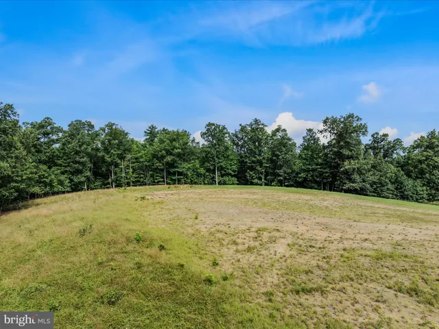 $299,000 | Fairview Oaks Way, Berkeley Springs, WV 25411