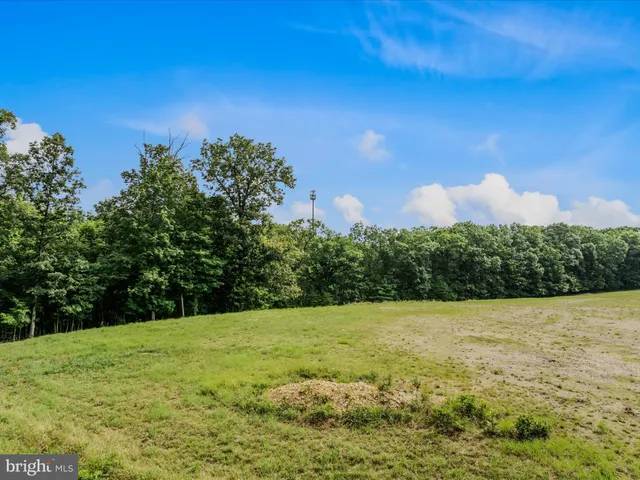 $299,000 | Fairview Oaks Way, Berkeley Springs, WV 25411