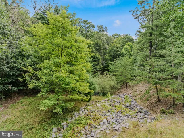 $299,000 | Fairview Oaks Way, Berkeley Springs, WV 25411