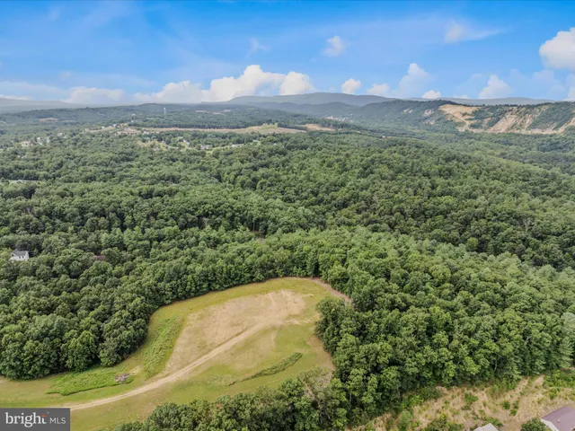 $299,000 | Fairview Oaks Way, Berkeley Springs, WV 25411