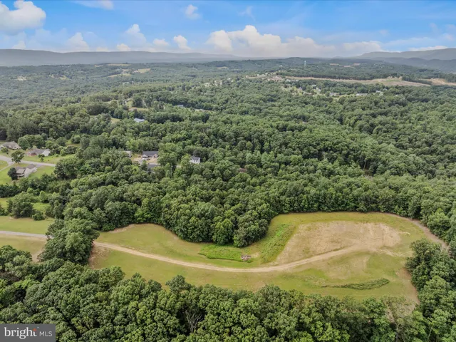 $299,000 | Fairview Oaks Way, Berkeley Springs, WV 25411