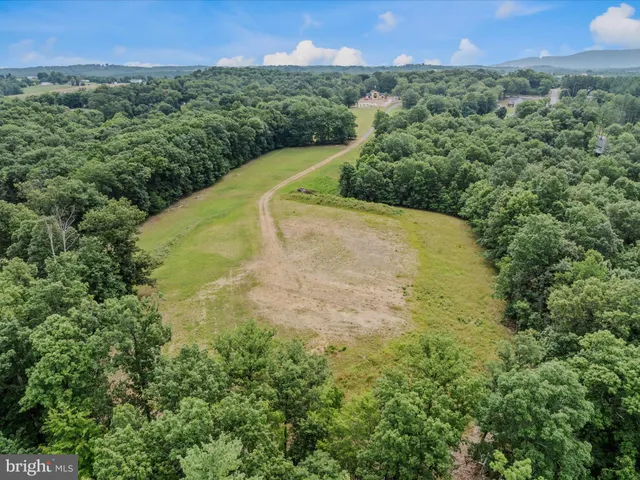 $299,000 | Fairview Oaks Way, Berkeley Springs, WV 25411