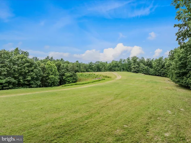 $299,000 | Fairview Oaks Way, Berkeley Springs, WV 25411