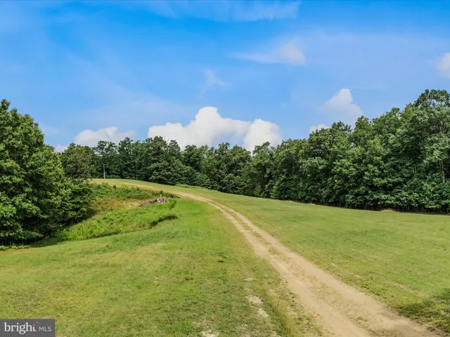 $299,000 | Fairview Oaks Way, Berkeley Springs, WV 25411