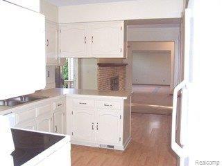 1530 Chevy Circuit Rochester, MI 48306 - Photo 4 of 25 kitchen (1)