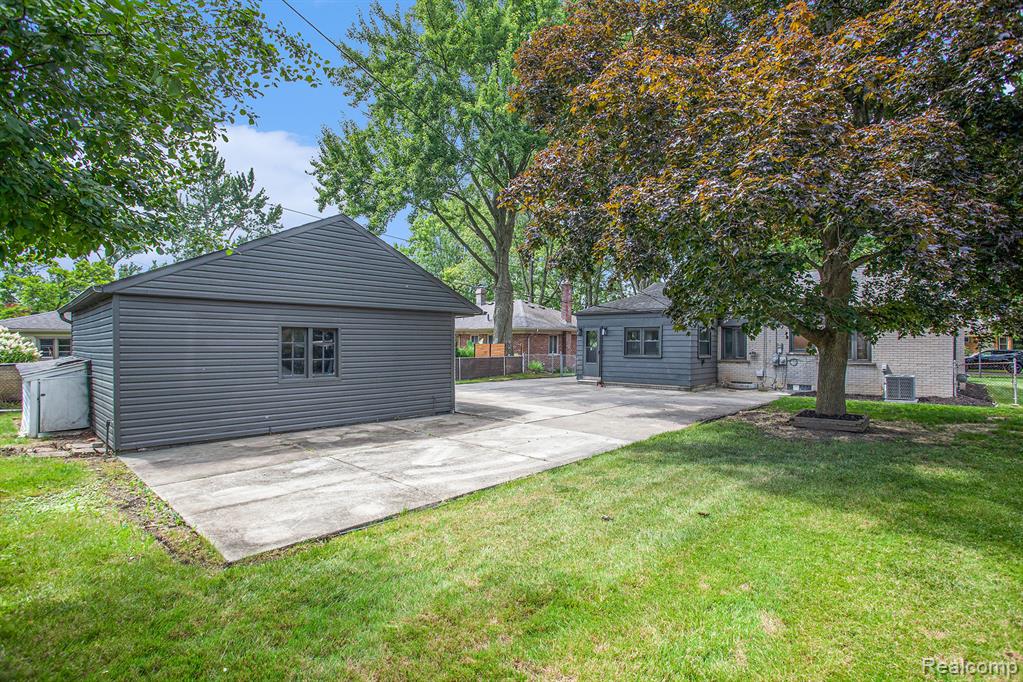 31100 West Rutland Street Beverly Hills, MI 48025 - Photo 26 of 28