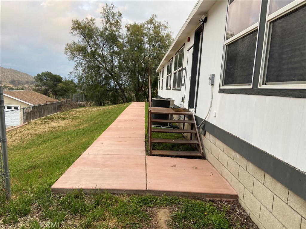 26480 Steinhoff Avenue Hemet, CA 92545 - Photo 11 of 72