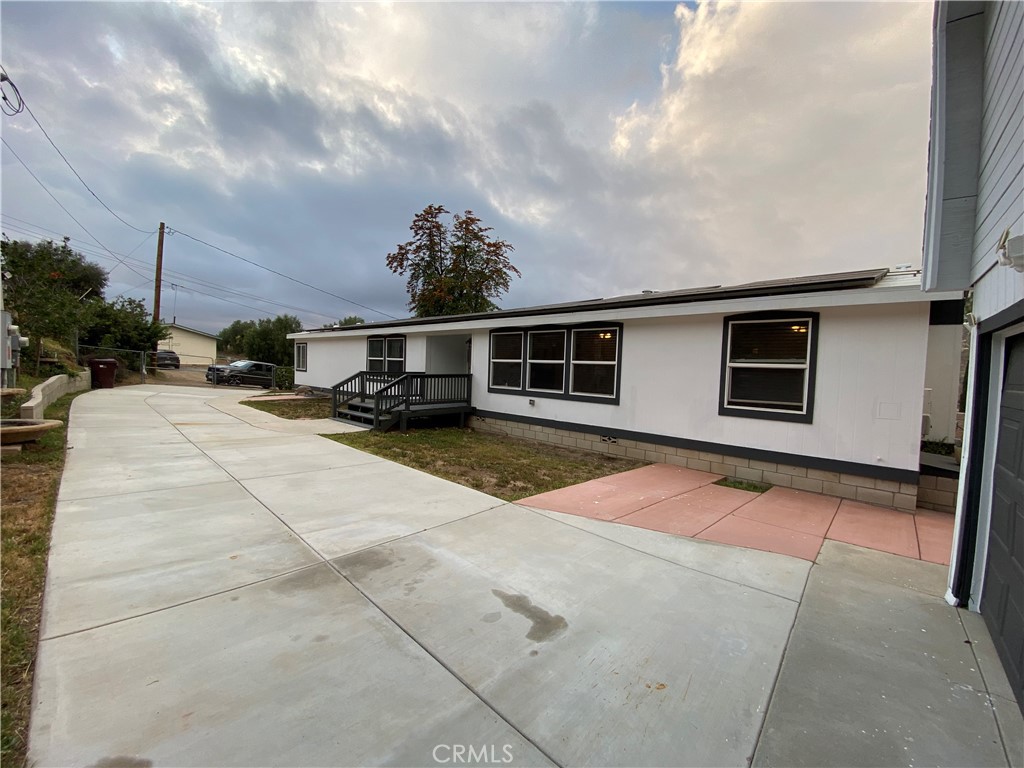 26480 Steinhoff Avenue Hemet, CA 92545 - Photo 3 of 72