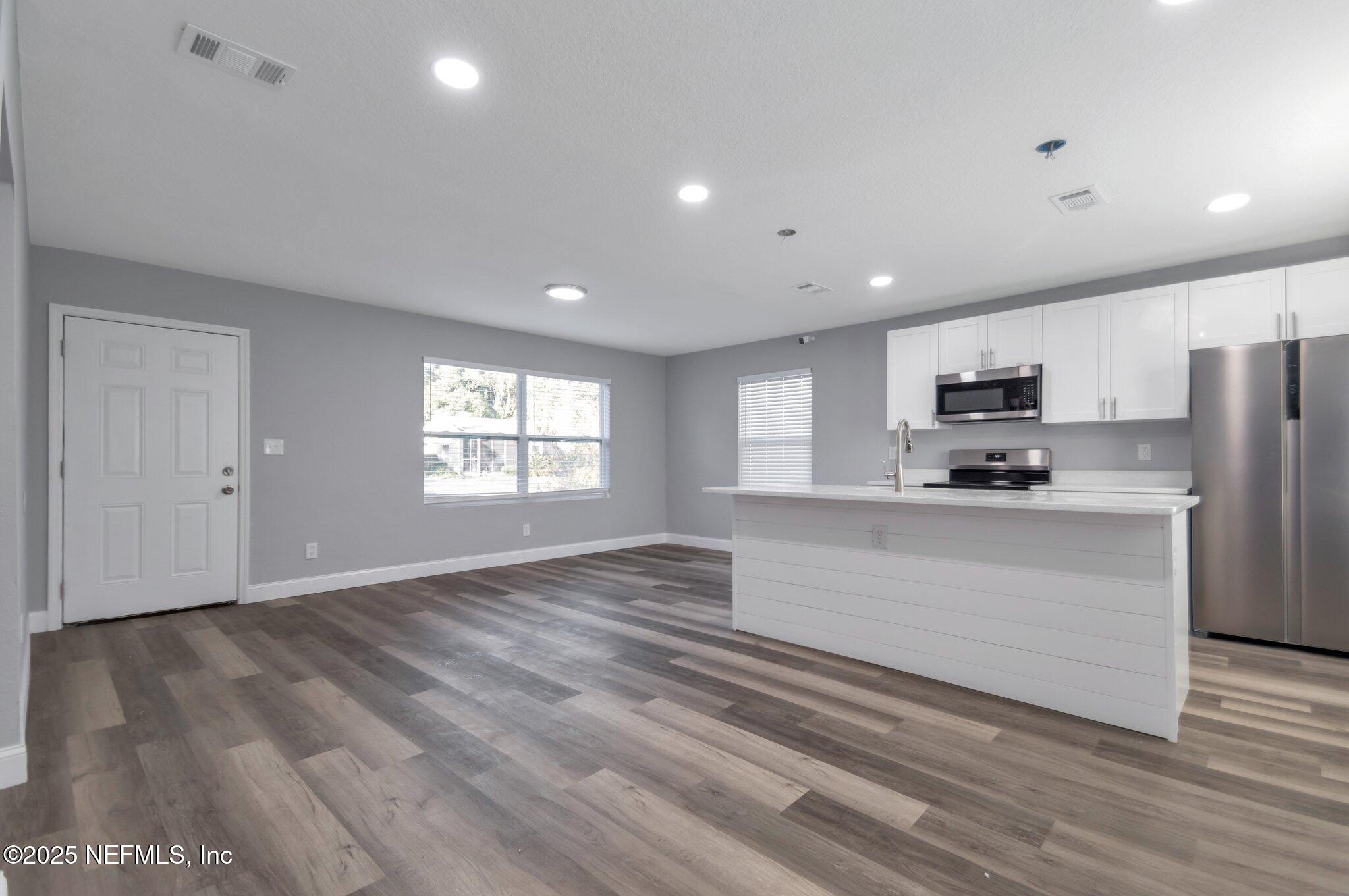 1759 Planters Road Jacksonville, FL 32207 - Photo 2 of 16 a view of kitchen with wooden floor and electronic appliances