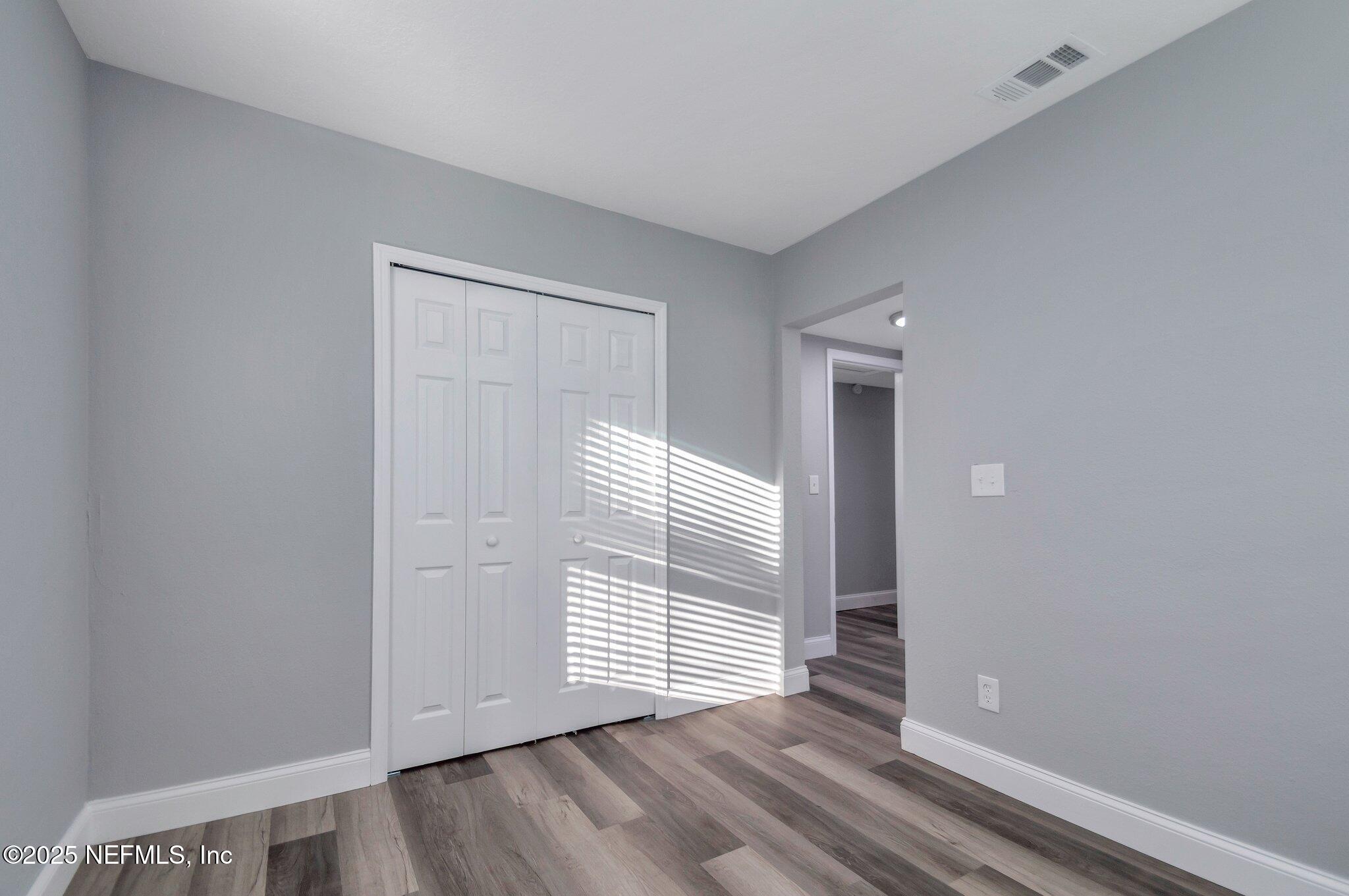 1759 Planters Road Jacksonville, FL 32207 - Photo 10 of 16 large-01943256-2d5a-7042-9e0e-55bd770252