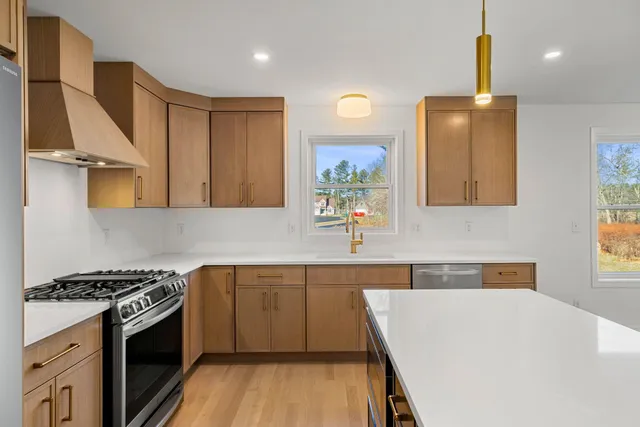 $1,050,000 | 17 Lily Lane, Londonderry, NH 03053