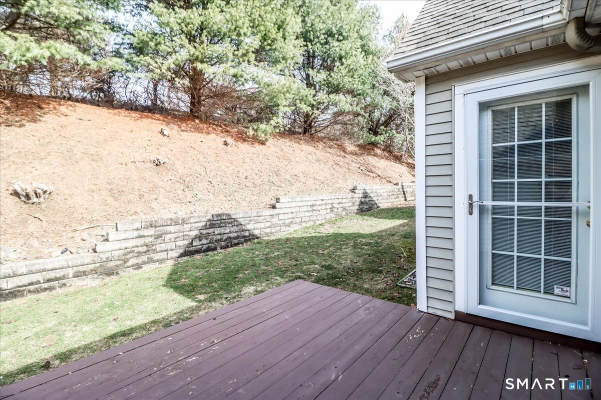 87 Haley Lane, Unit 87 Newtown, CT 06482 - Photo 25 of 39 a view of a backyard with wooden floor
