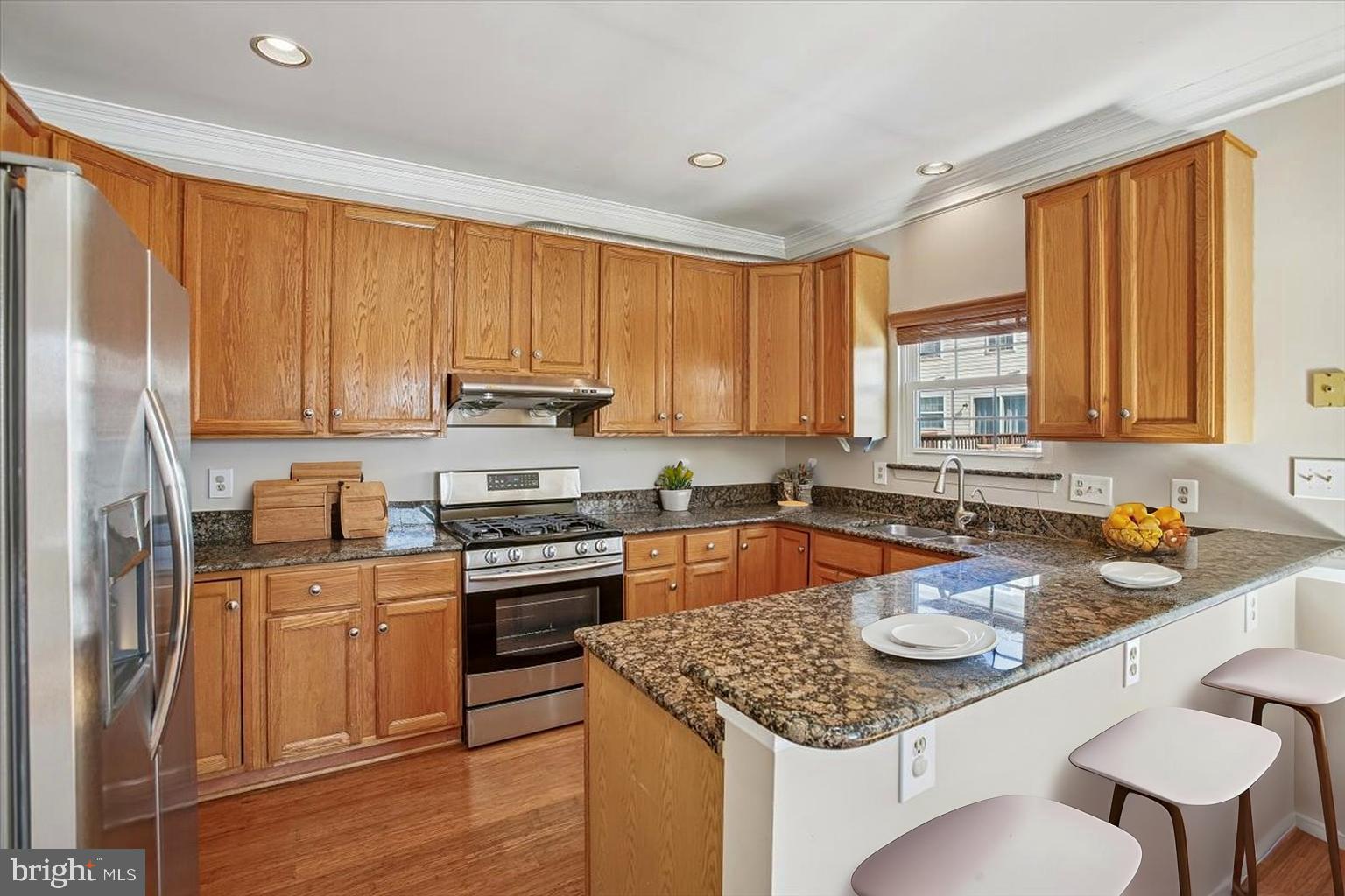 6354 Dakine Circle Springfield, VA 22150 - Photo 14 of 37 stainless steel appliances & breakfast bar