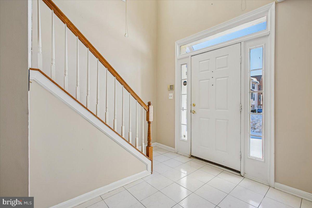 6354 Dakine Circle Springfield, VA 22150 - Photo 3 of 37 two story foyer