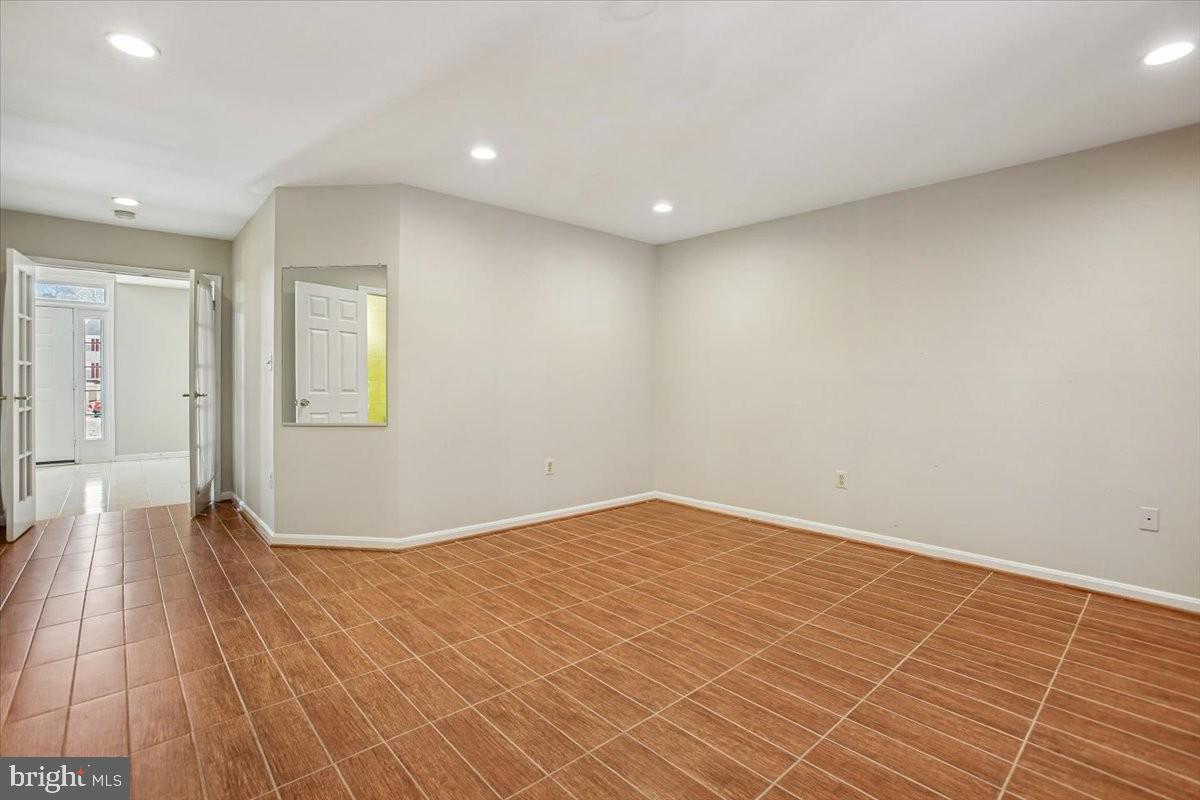 6354 Dakine Circle Springfield, VA 22150 - Photo 7 of 37 famil