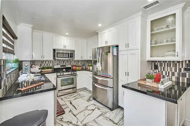 $668,800 | 11742-11742 215th Street, Unit 8, Lakewood, CA 90715