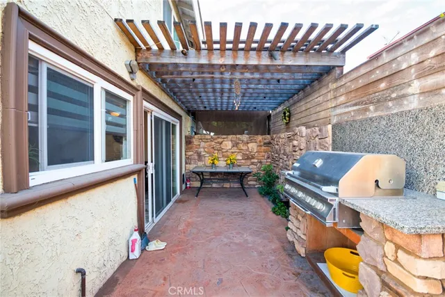 $668,800 | 11742-11742 215th Street, Unit 8, Lakewood, CA 90715