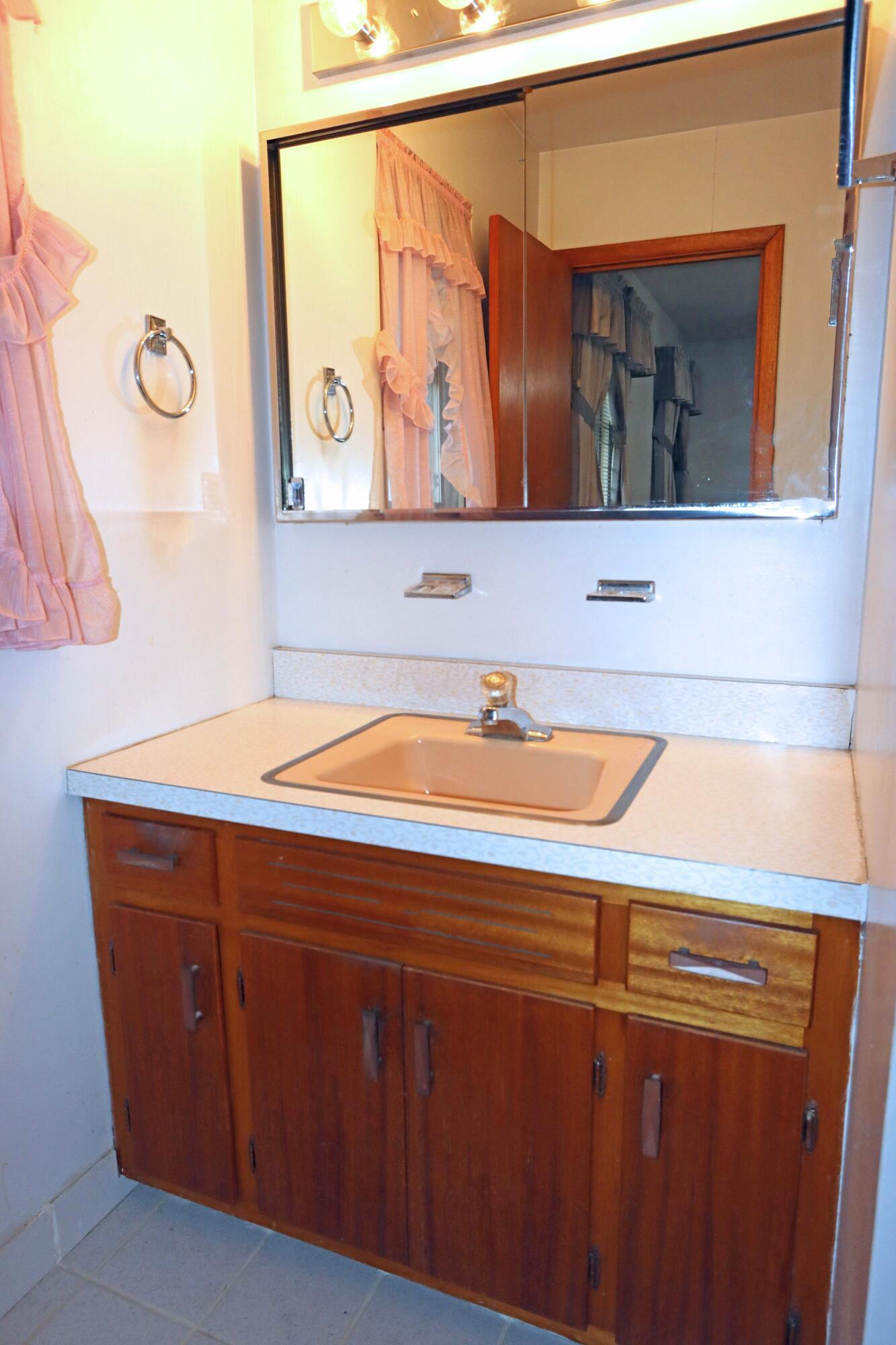 3761 Snouffer Road Columbus, OH 43235 - Photo 18 of 39 Ensuite Half Bath