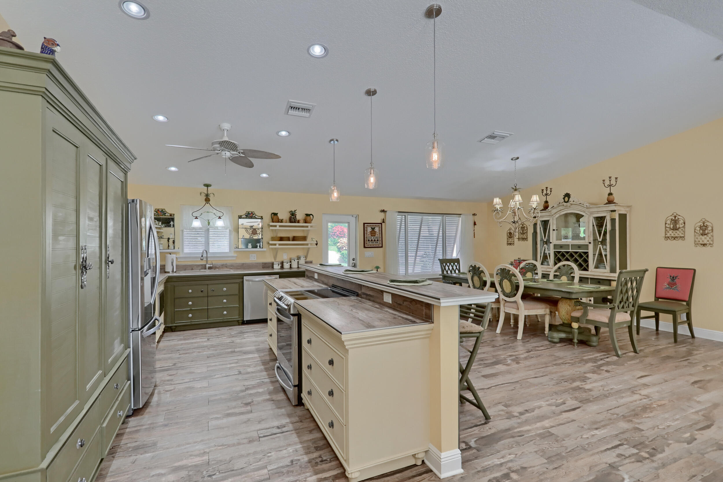 1118 Surf Road Riviera Beach, FL 33404 - Photo 14 of 44 12_320a8414-hdr(7)