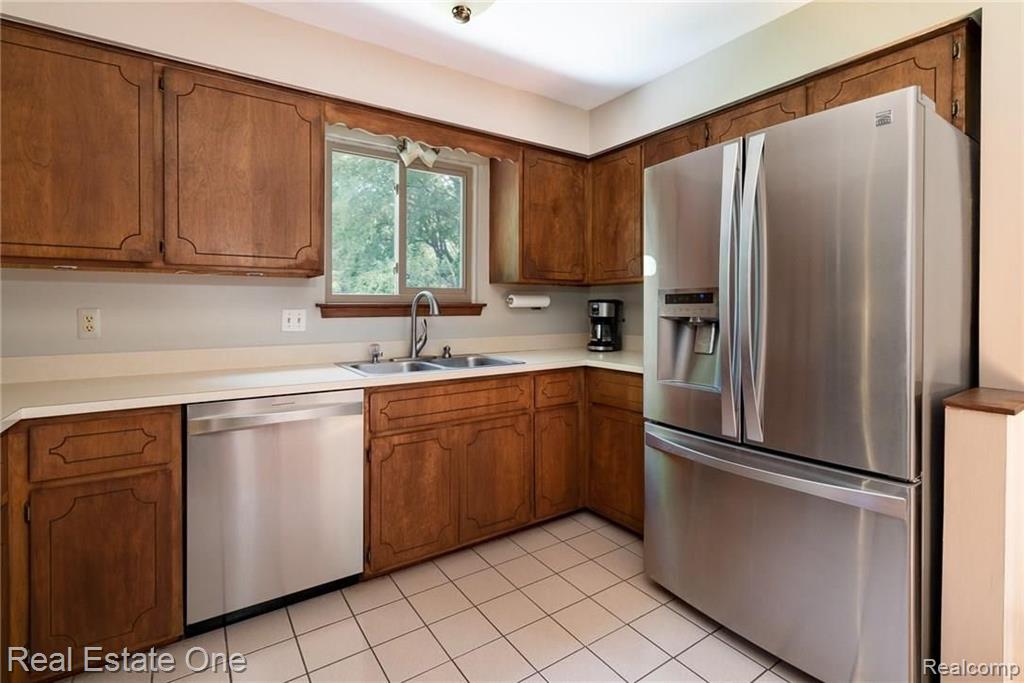 220 Red Oak Lane Rochester Hills, MI 48307 - Photo 6 of 29