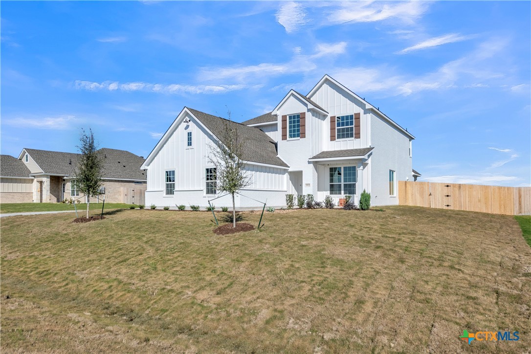 a view of house and outdoor space