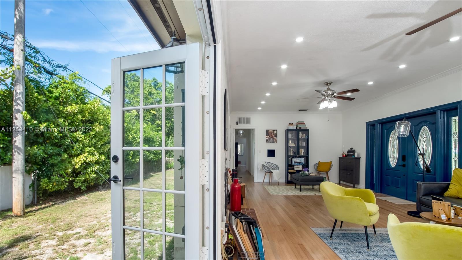 635 Bird Road Coral Gables, FL 33146 - Photo 31 of 35 a living room with furniture and a potted plant