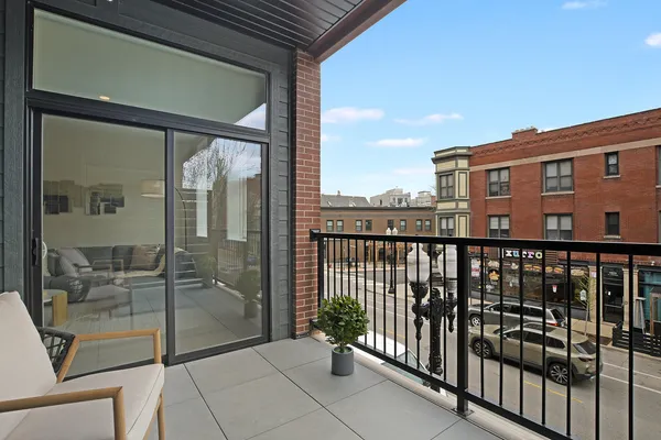$3,495 | 3924 North Lincoln Avenue, Unit 204, Chicago, IL 60613