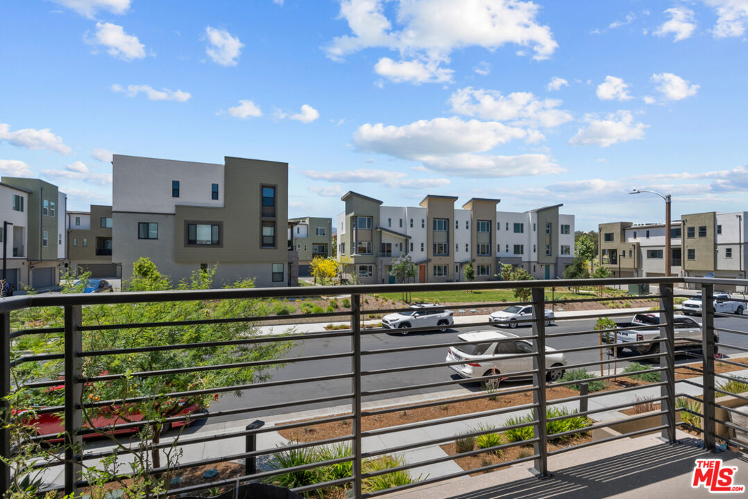 27034 Hummingbird Lane Valencia, CA 91381 - Photo 10 of 24 a view of a city