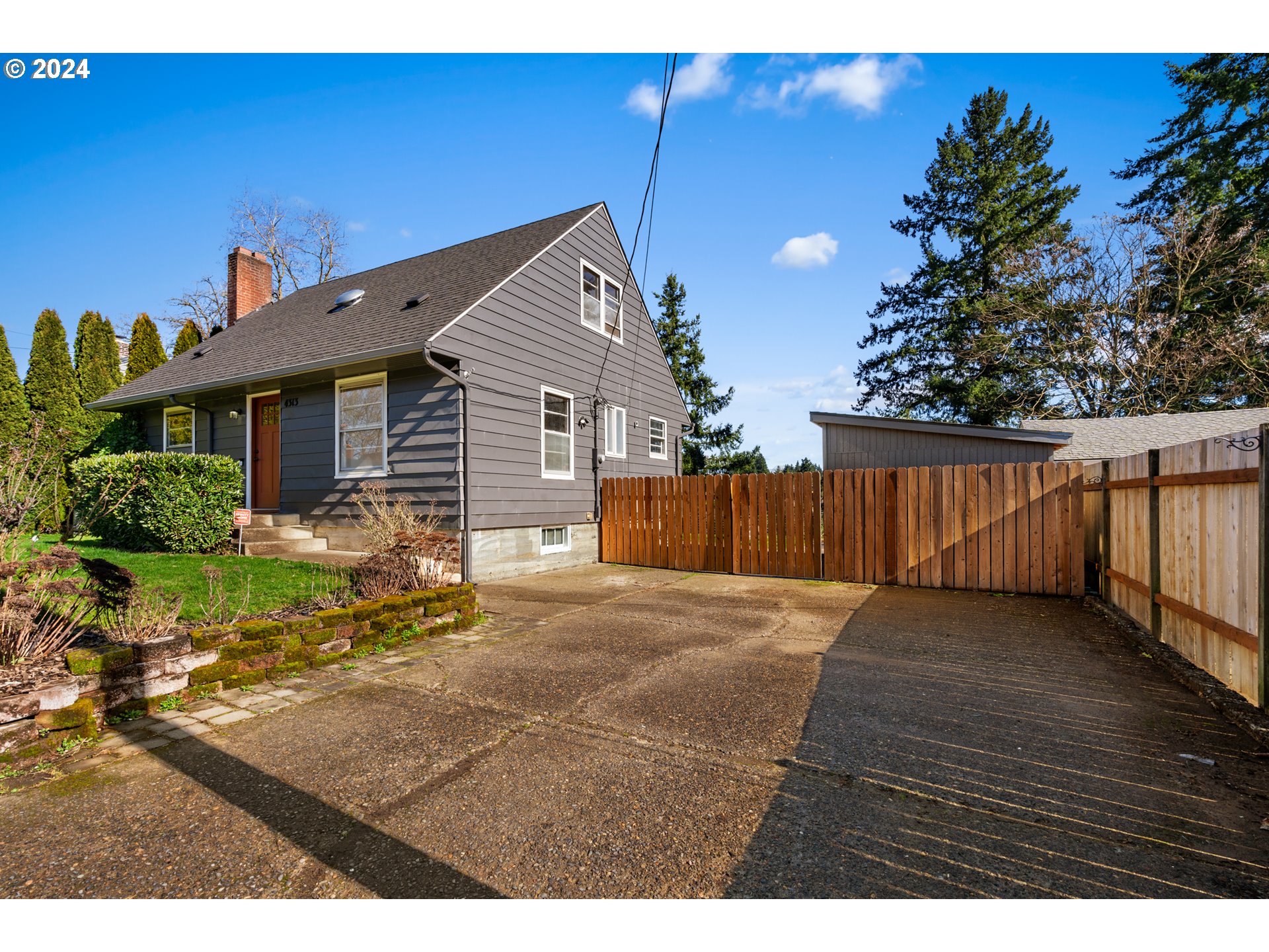 4313 Northeast Valley View Lane Vancouver, WA 98663 - Photo 11 of 48 a backyard of a house with lots of green space