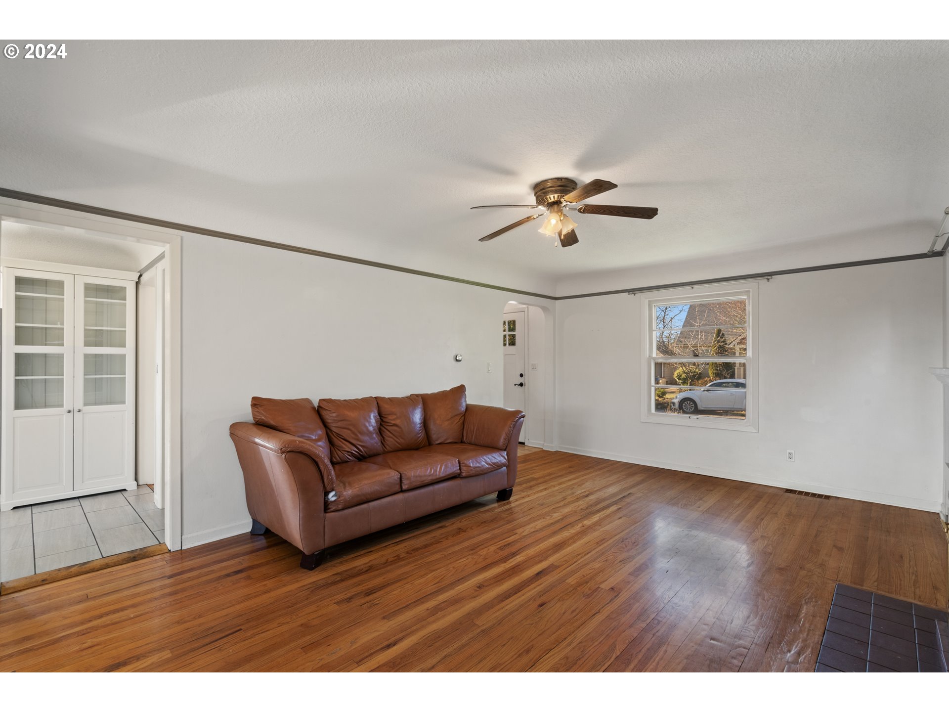 4313 Northeast Valley View Lane Vancouver, WA 98663 - Photo 16 of 48 a living room with furniture and a ceiling fan